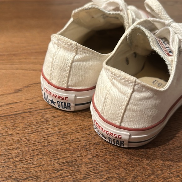 Converse tennis shoes - Picture 2 of 3